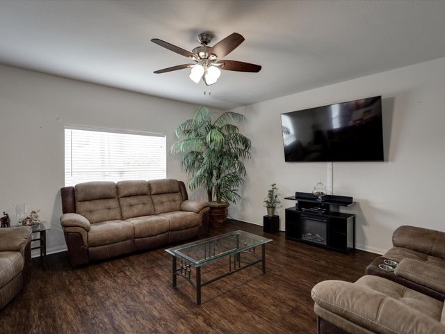 952 Lake View Circle W, Brookshire, TX 77423