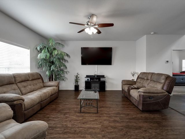 952 Lake View Circle W, Brookshire, TX 77423