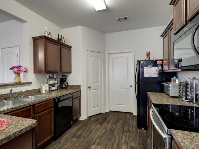 952 Lake View Circle W, Brookshire, TX 77423