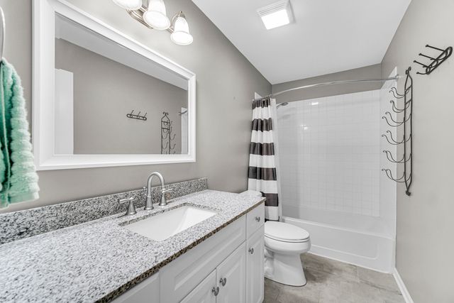 1257 Oakleaf Court, Aurora, IL 60506