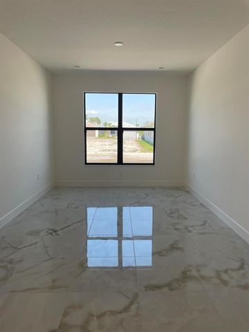 12450 SW Bungalow Lane, Port St. Lucie, FL 34987