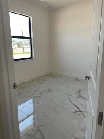 12450 SW Bungalow Lane, Port St. Lucie, FL 34987