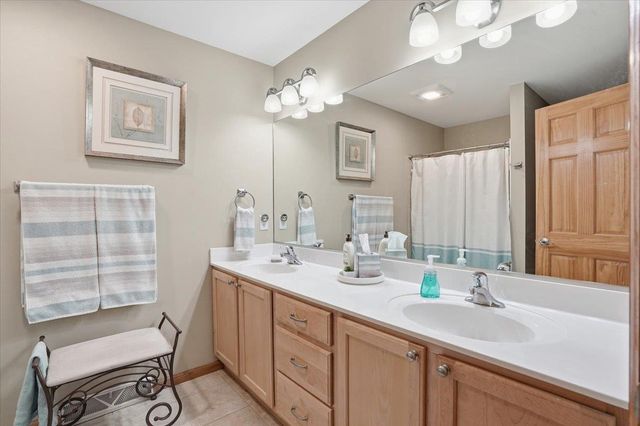 375 Alpine Parkway, Oregon, WI 53575