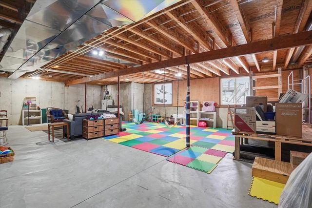 375 Alpine Parkway, Oregon, WI 53575