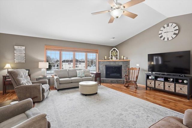 375 Alpine Parkway, Oregon, WI 53575