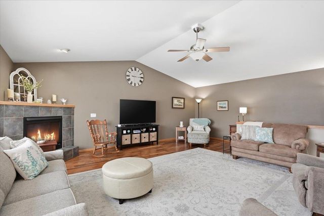 375 Alpine Parkway, Oregon, WI 53575