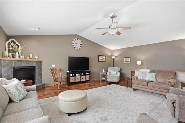 375 Alpine Parkway, Oregon, WI 53575