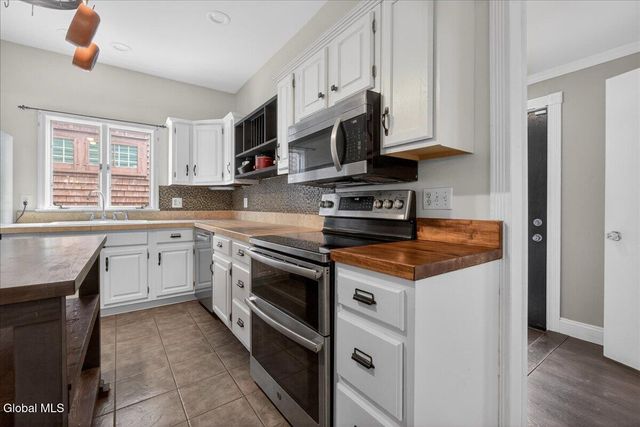 1110 Waverly Place, Schenectady, NY 12308