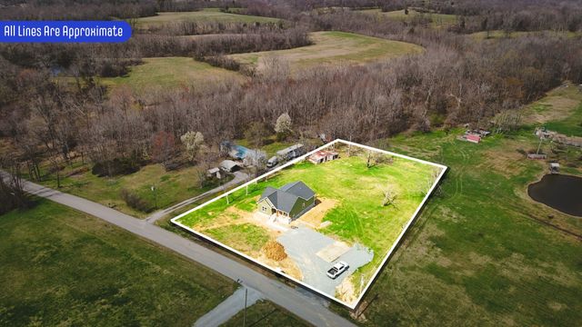 181 Rock House Hollow Rd, Bethpage, TN 37022