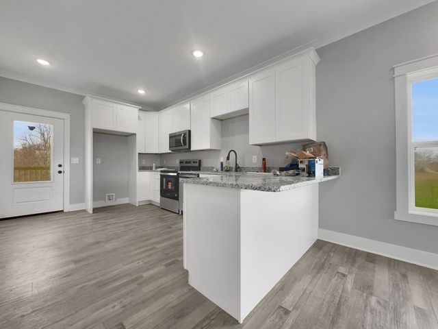 181 Rock House Hollow Rd, Bethpage, TN 37022