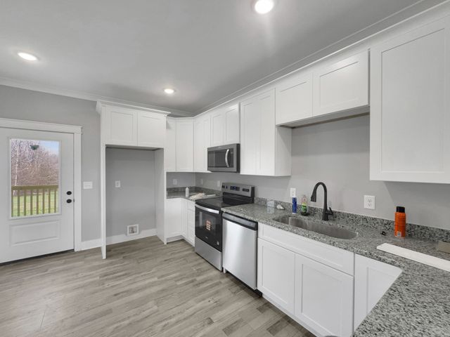 181 Rock House Hollow Rd, Bethpage, TN 37022