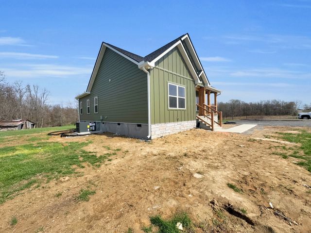 181 Rock House Hollow Rd, Bethpage, TN 37022
