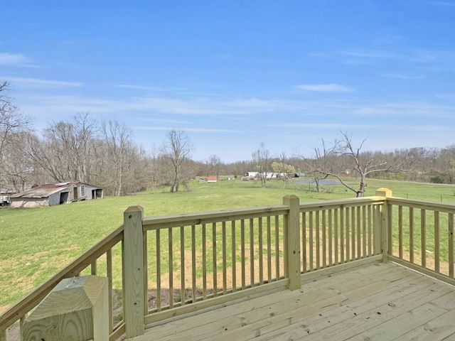 181 Rock House Hollow Rd, Bethpage, TN 37022