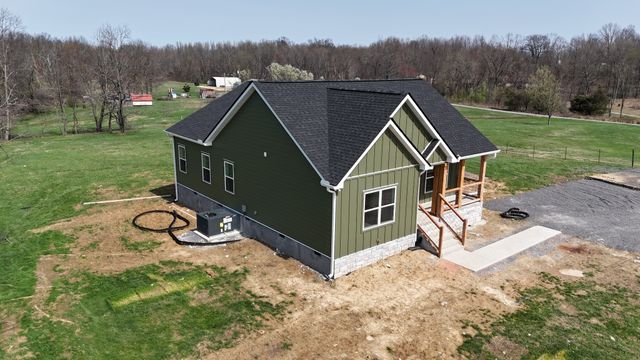 181 Rock House Hollow Rd, Bethpage, TN 37022