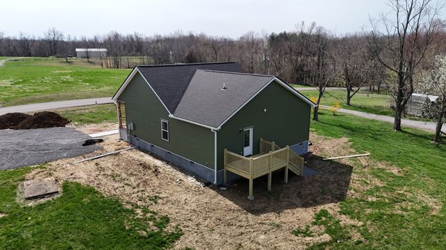 181 Rock House Hollow Rd, Bethpage, TN 37022