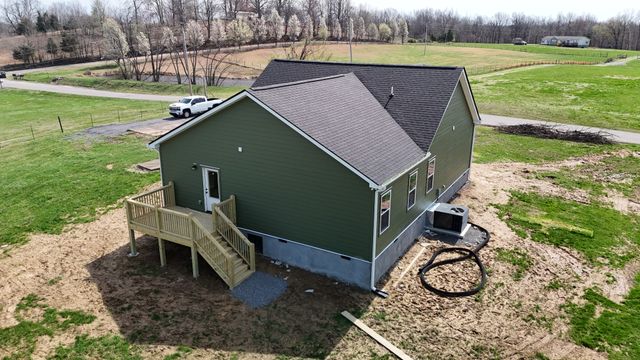 181 Rock House Hollow Rd, Bethpage, TN 37022