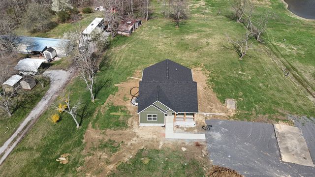 181 Rock House Hollow Rd, Bethpage, TN 37022