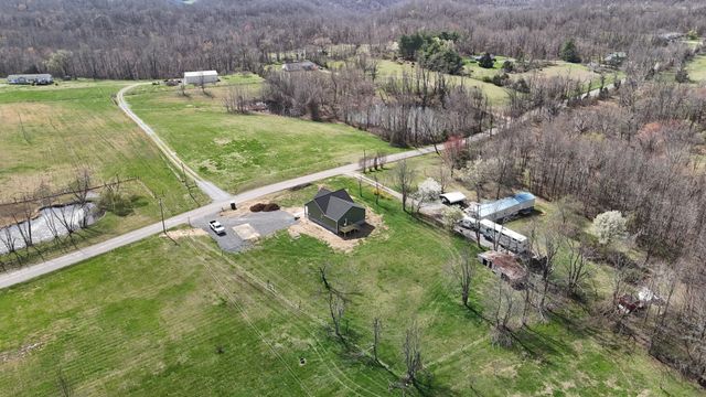 181 Rock House Hollow Rd, Bethpage, TN 37022