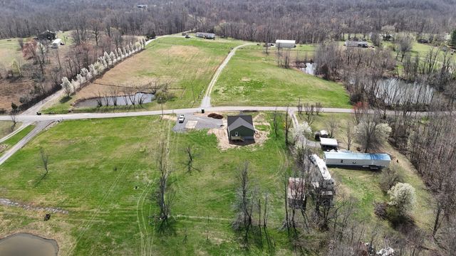 181 Rock House Hollow Rd, Bethpage, TN 37022