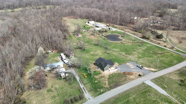 181 Rock House Hollow Rd, Bethpage, TN 37022