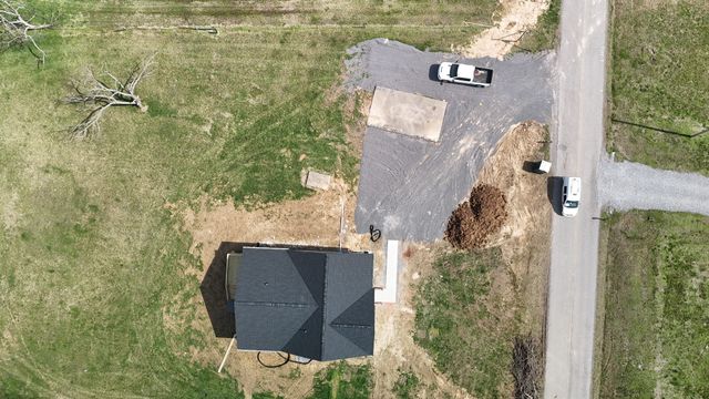 181 Rock House Hollow Rd, Bethpage, TN 37022