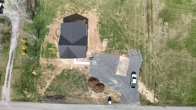 181 Rock House Hollow Rd, Bethpage, TN 37022