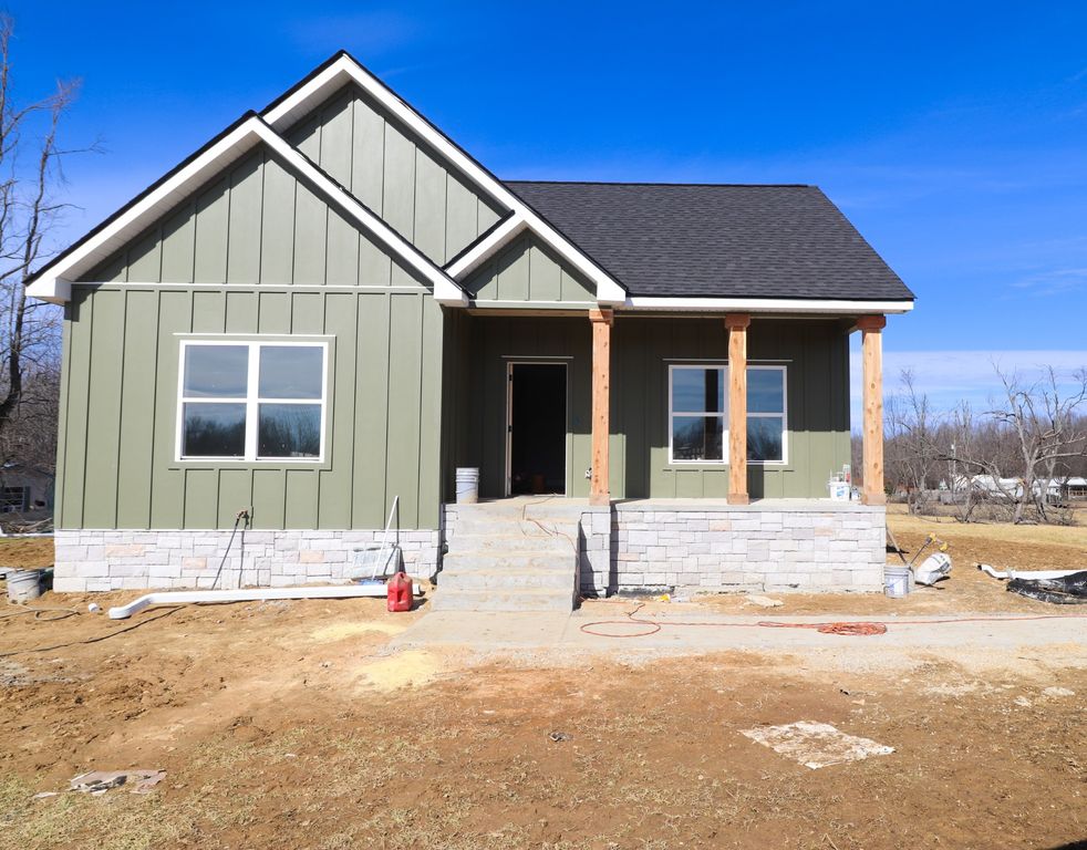 181 Rock House Hollow Rd, Bethpage, TN 37022