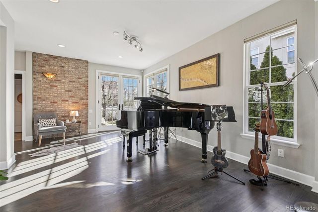 982 Roslyn Street, Denver, CO 80230