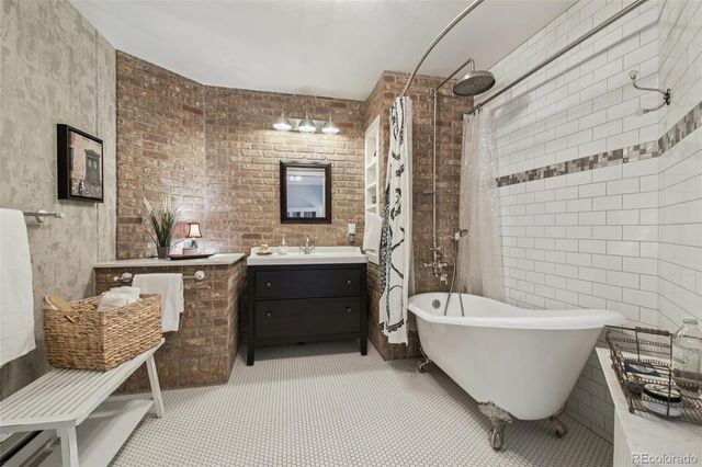 982 Roslyn Street, Denver, CO 80230