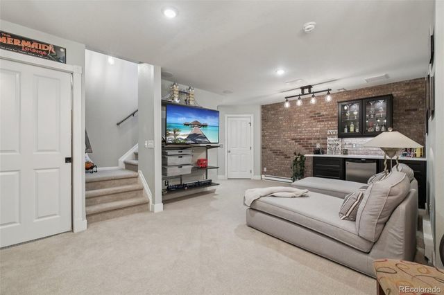 982 Roslyn Street, Denver, CO 80230