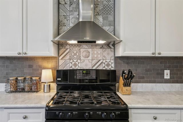 982 Roslyn Street, Denver, CO 80230