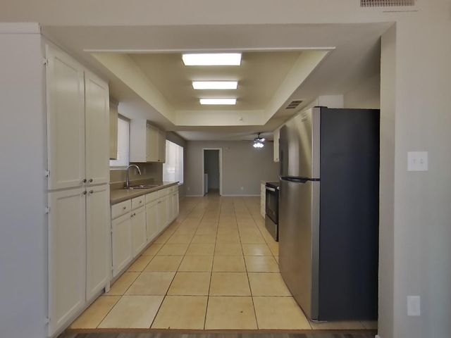 4055 W Desert Cove Avenue, Phoenix, AZ 85029