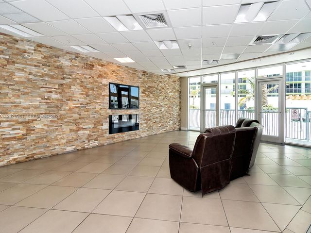 1750 N Bayshore Dr 1515, Miami, FL 33132