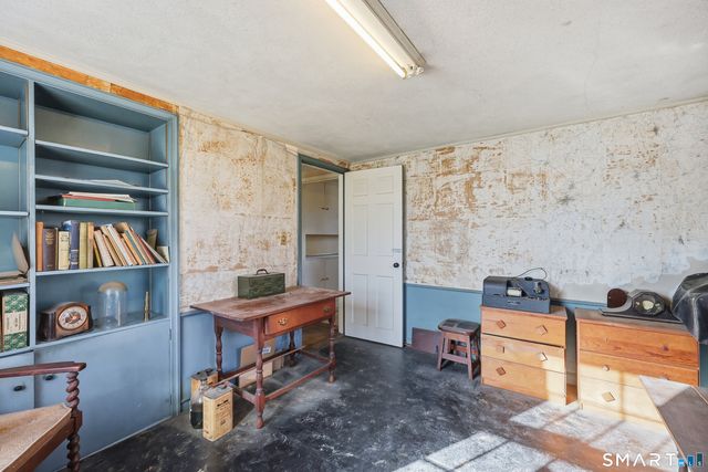 38 Roberts Lane, West Hartford, CT 06107