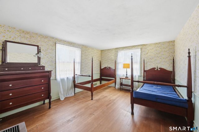 38 Roberts Lane, West Hartford, CT 06107