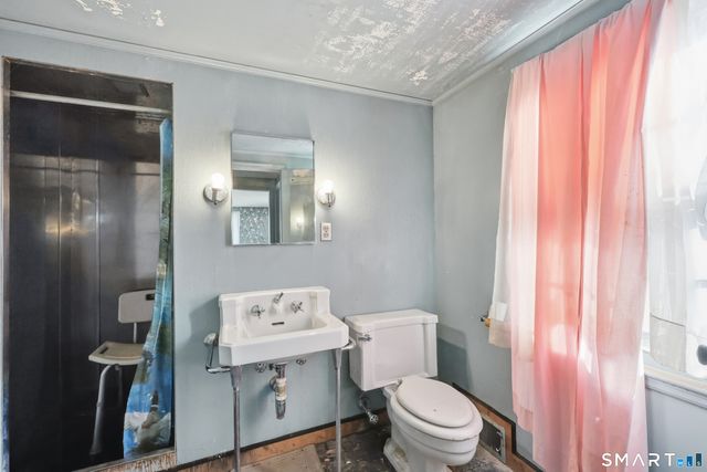 38 Roberts Lane, West Hartford, CT 06107