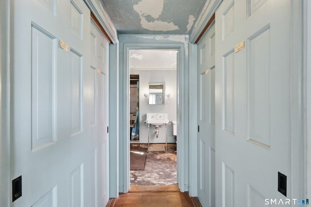 38 Roberts Lane, West Hartford, CT 06107