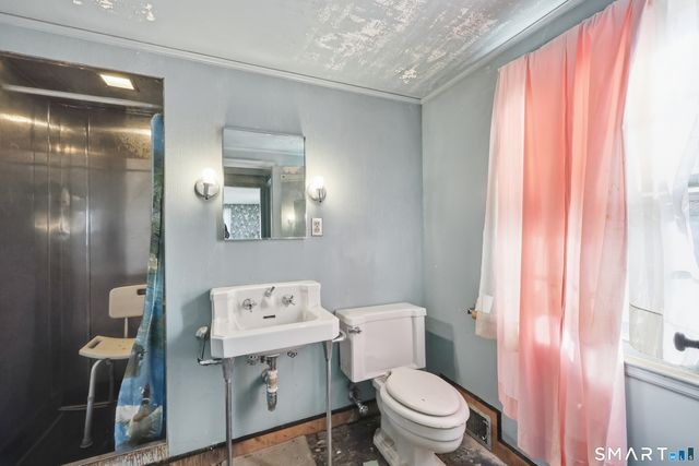 38 Roberts Lane, West Hartford, CT 06107