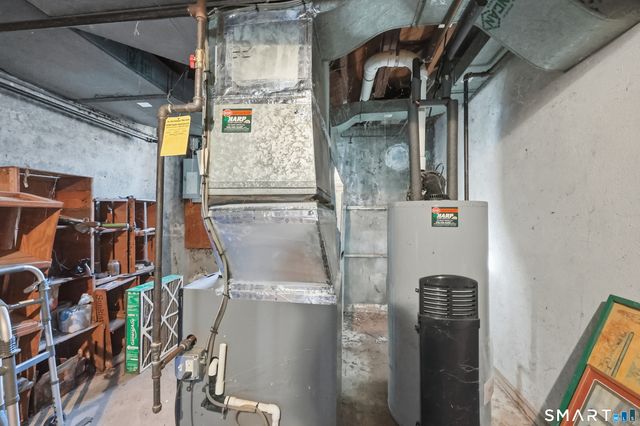 38 Roberts Lane, West Hartford, CT 06107