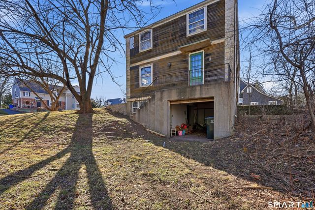 38 Roberts Lane, West Hartford, CT 06107