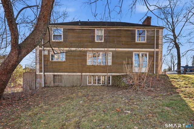 38 Roberts Lane, West Hartford, CT 06107