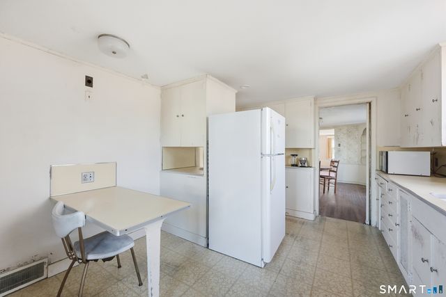 38 Roberts Lane, West Hartford, CT 06107