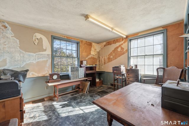 38 Roberts Lane, West Hartford, CT 06107