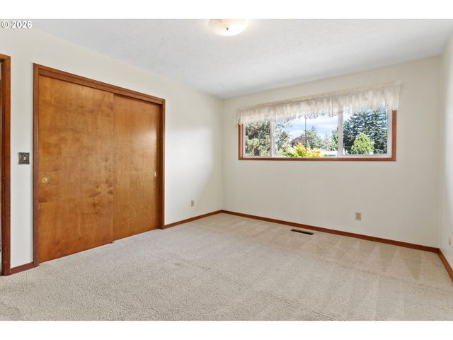 13529 Se TAYLOR Ct, Portland, OR 97233