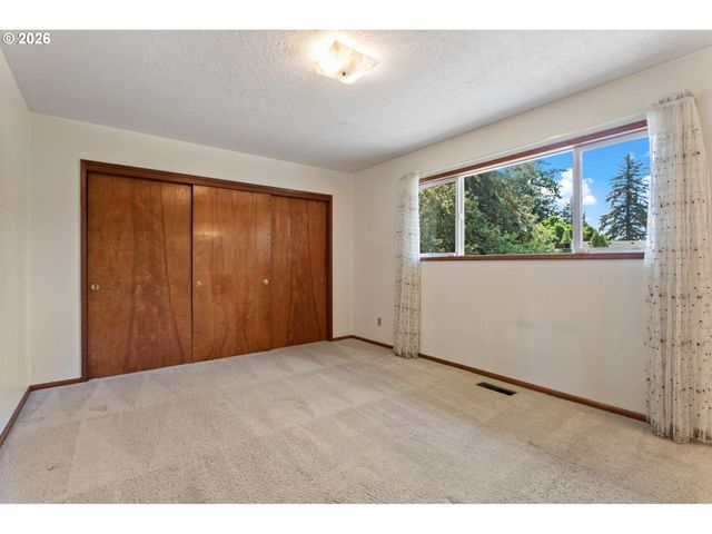 13529 Se TAYLOR Ct, Portland, OR 97233