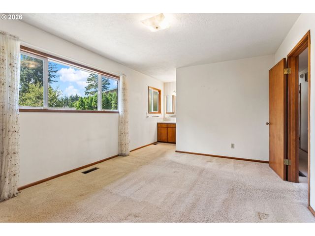 13529 Se TAYLOR Ct, Portland, OR 97233