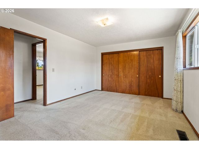 13529 Se TAYLOR Ct, Portland, OR 97233