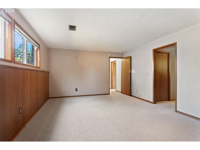 13529 Se TAYLOR Ct, Portland, OR 97233