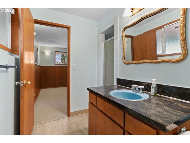 13529 Se TAYLOR Ct, Portland, OR 97233