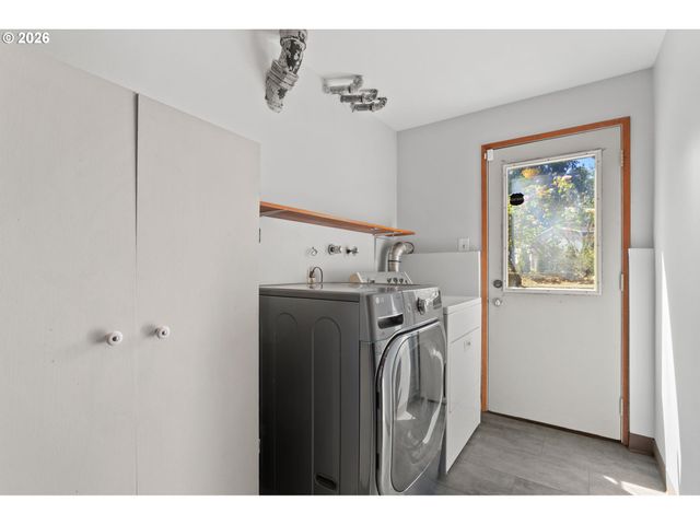 13529 Se TAYLOR Ct, Portland, OR 97233
